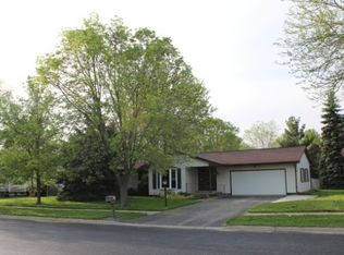 1577 Huntington Park Dr, Reedsburg, WI 53959
