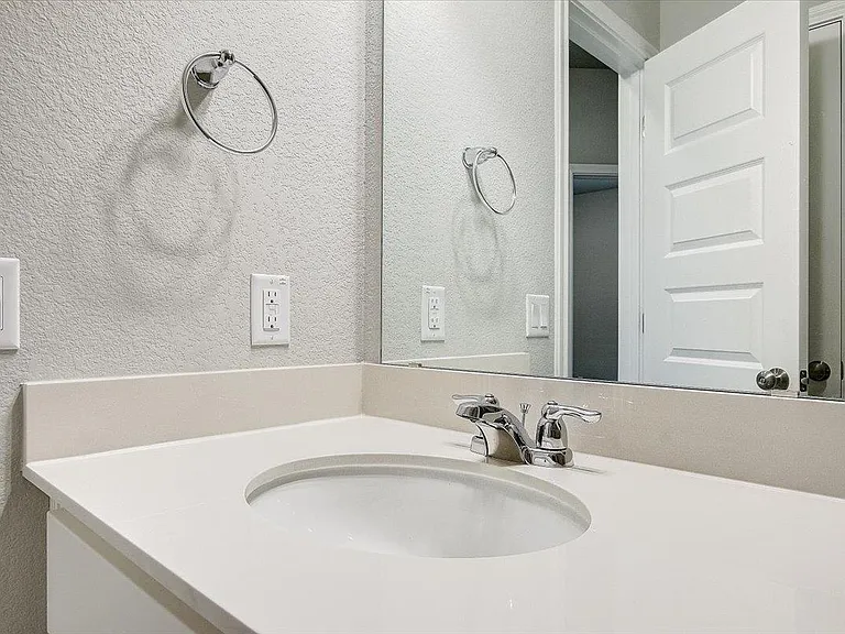 108 Peruvian Ln — Photo 17