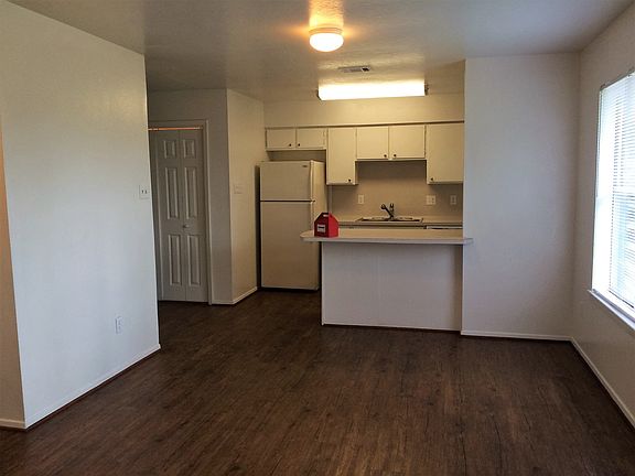 5th image of 2611 Pecan Knoll St #B