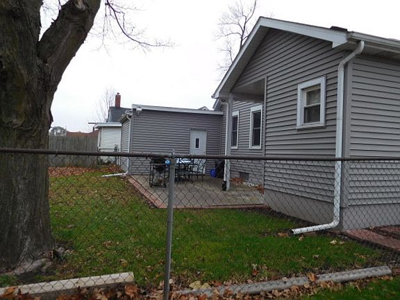 3rd image of 204 E Bronson St