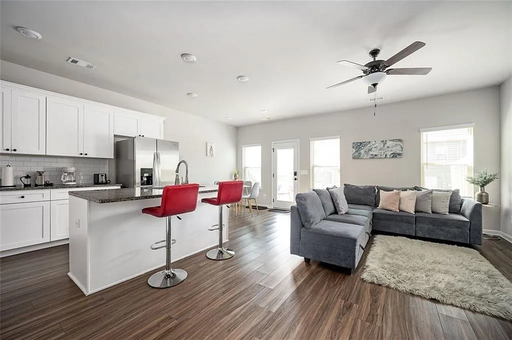 3 bed, 2.5 bath, 1504 sqft, $2,350 — Photo 4