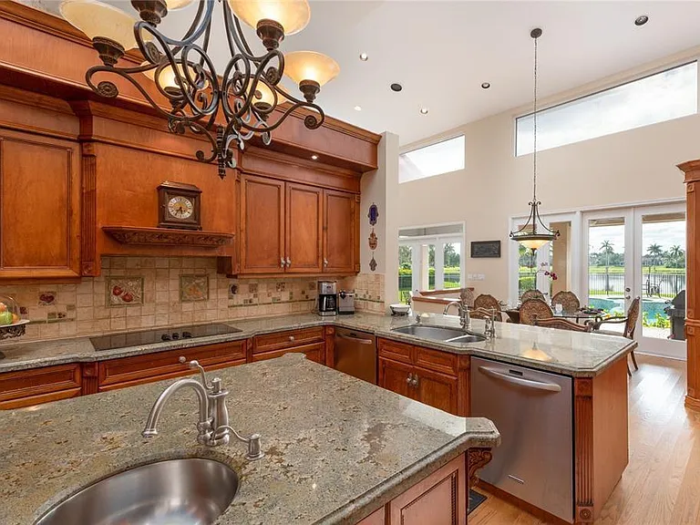 3190 Willow Ln — Photo 8