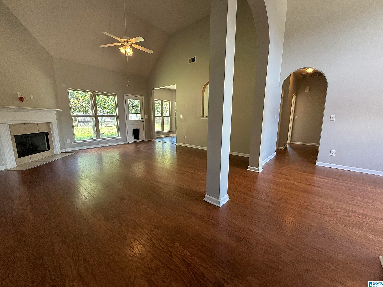 3 bed, 2.0 bath, 1371 sqft, $2,250 — Photo 2