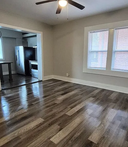 2420 Linden Ave — Photo 4