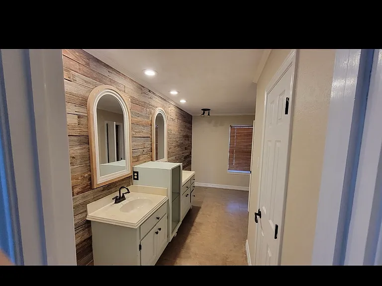 417 W Park Ave — Photo 10