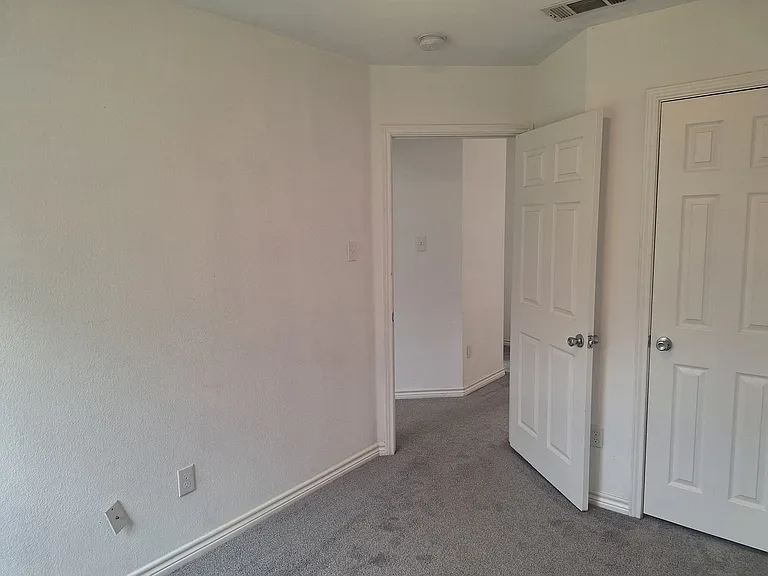 2621 Lee Ave — Photo 18