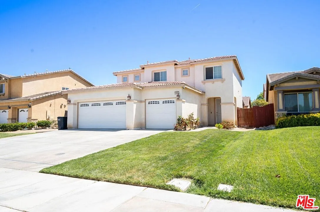 4 bed, 2.5 bath, 2873 sqft, $3,400 — Photo 3