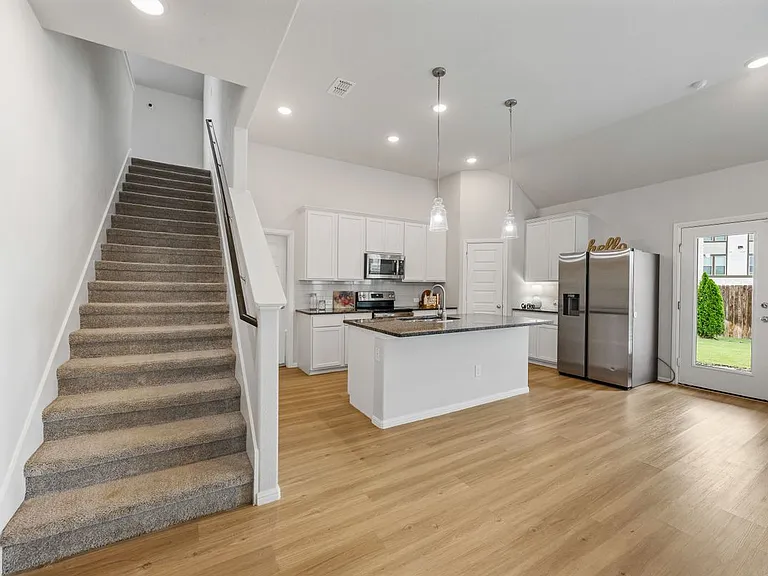 223 Miramar Ave — Photo 14