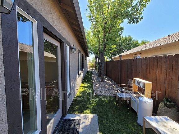 3rd image of 721 Hillswick Cir