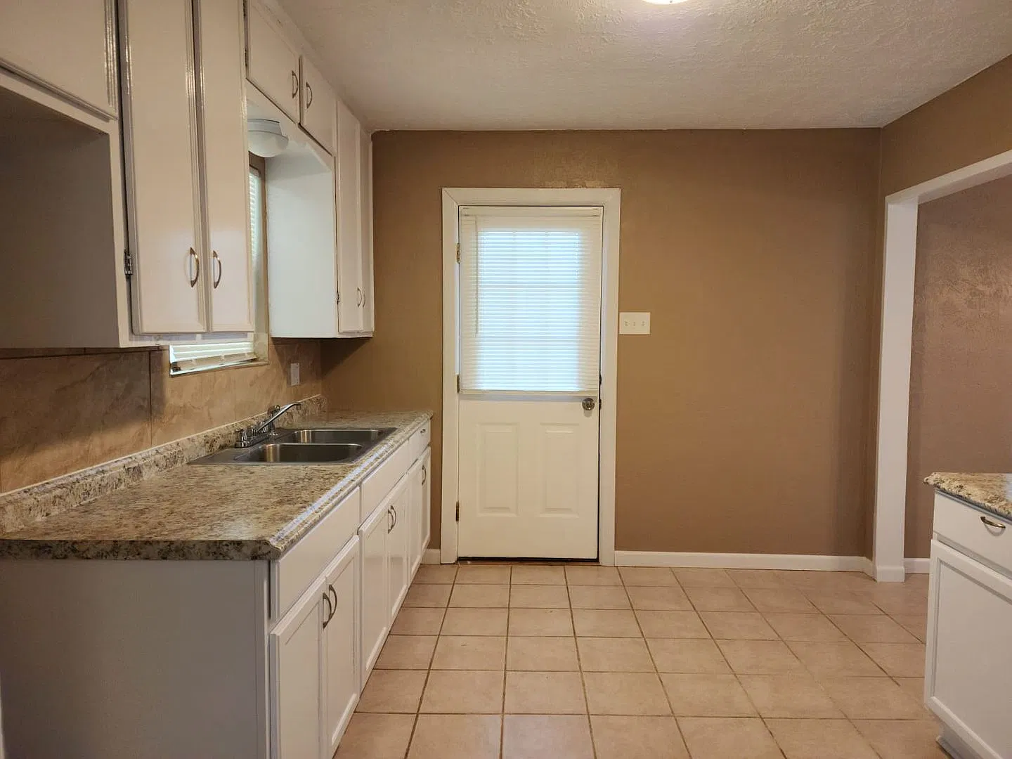 Newly remodeled 2 bed, 1 bath move in ready! — Photo 4