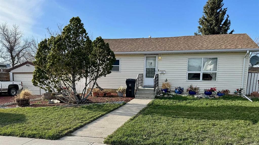 521 S 52nd Ave, Coalhurst, AB T0L 0V2 MLS A2122160 Zillow