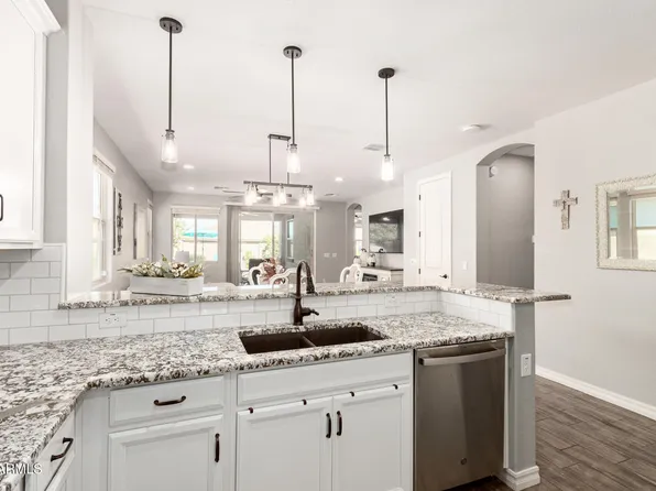 2822 W Blue River Dr, San Tan Valley, AZ 85142