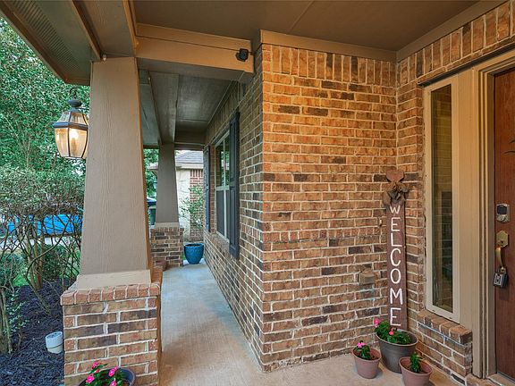 3rd image of 655 Oak Circle Dr E