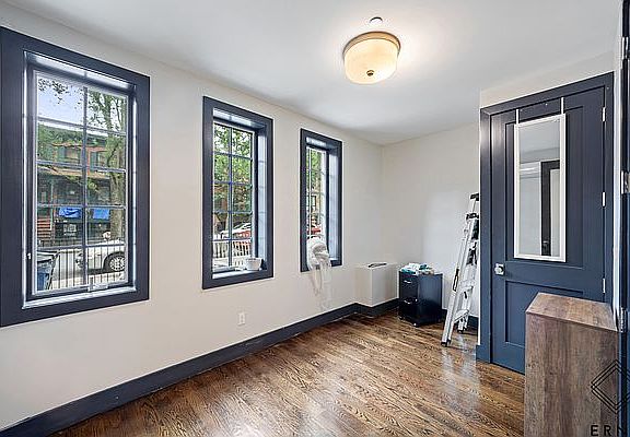 3rd image of 920 Pacific St #1F