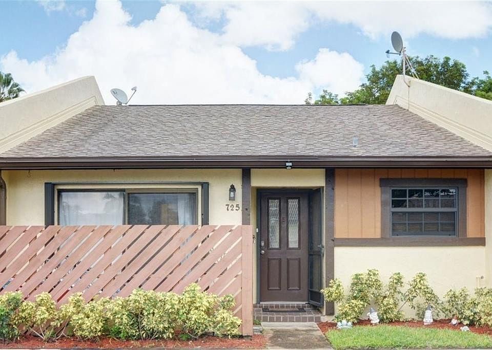 1st image of 725 Banks Road #725