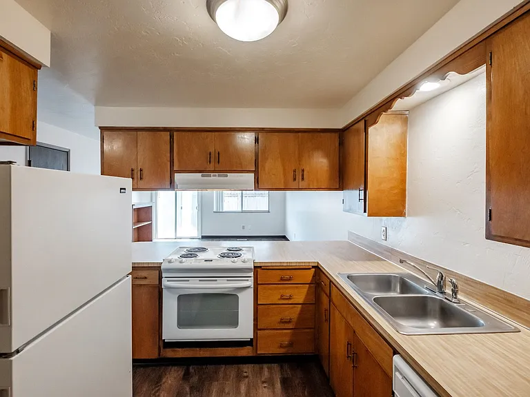 Meadow Green Townhomes — Photo 9