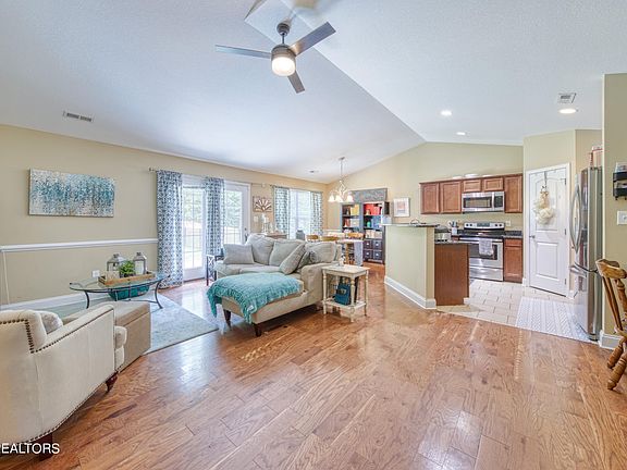 2nd image of 6936 Harvest Grove Ln