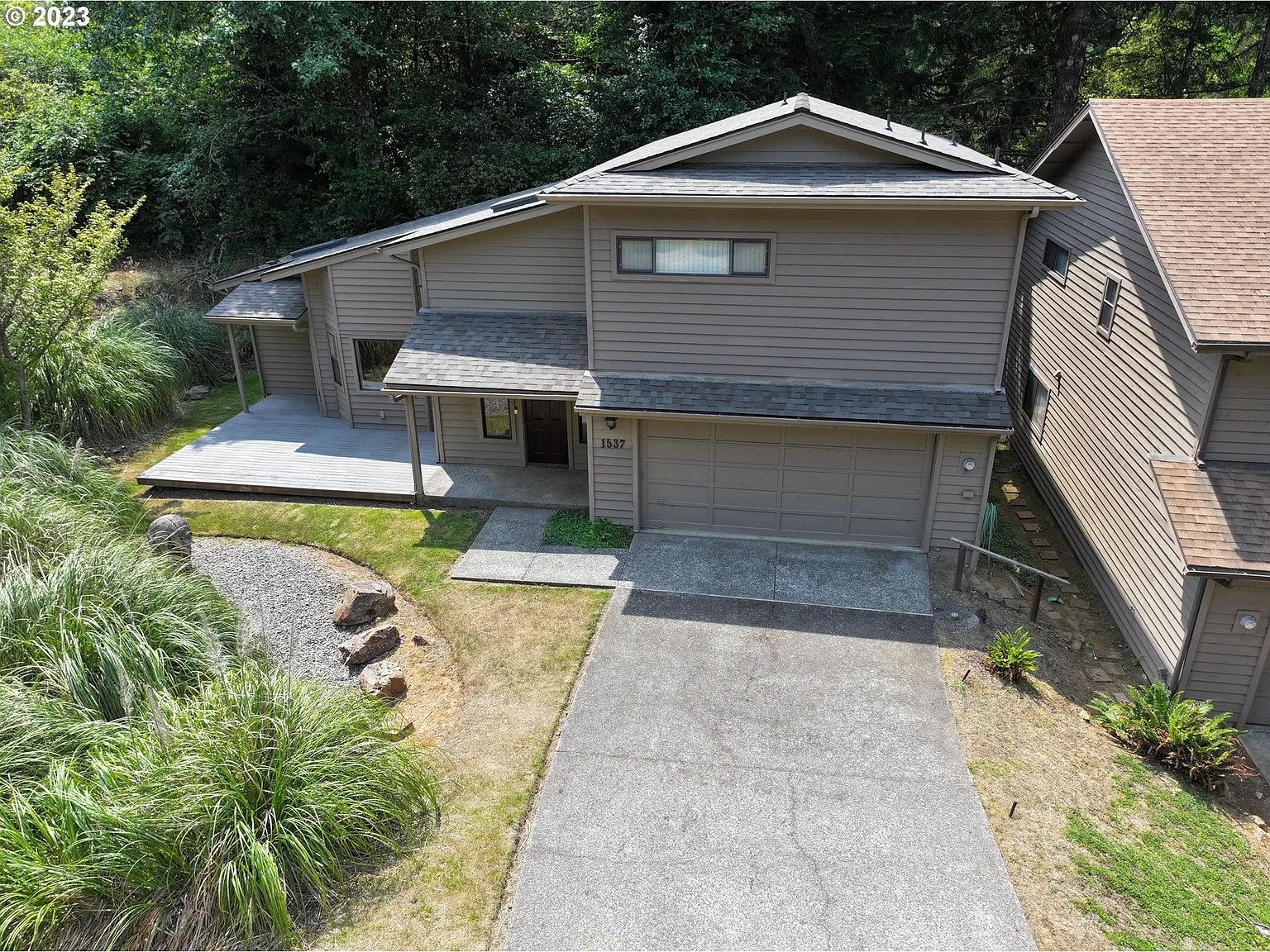 1537 Glenwood Dr photo 1