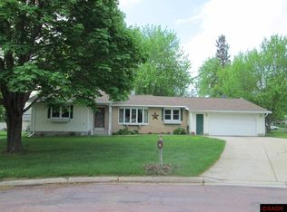 2 Learig Ln, Saint James, MN 56081