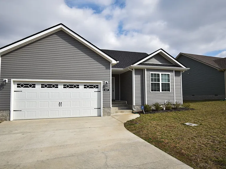 207 Geneva Ln — Photo 1