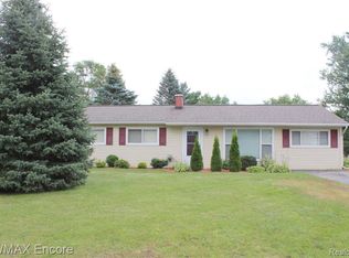 5530 Mary Sue St, Clarkston, MI 48346