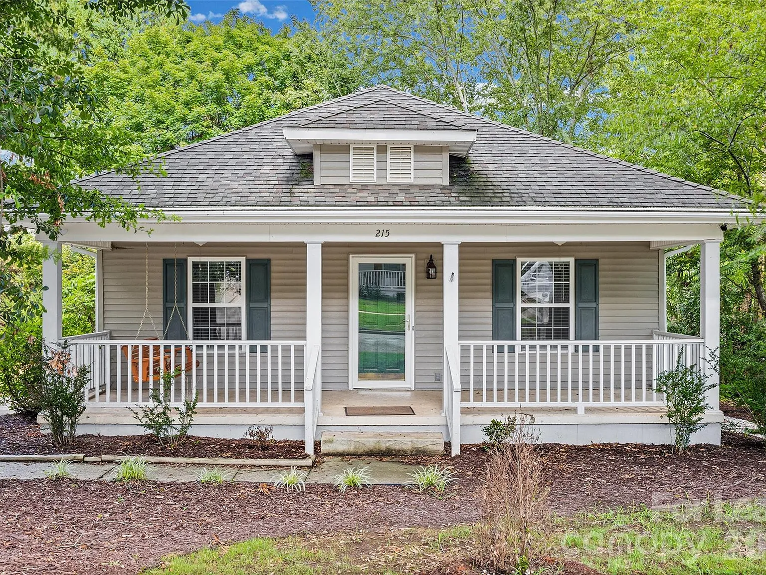 3 bed, 2.0 bath, 1125 sqft, $2,200 — Photo 1
