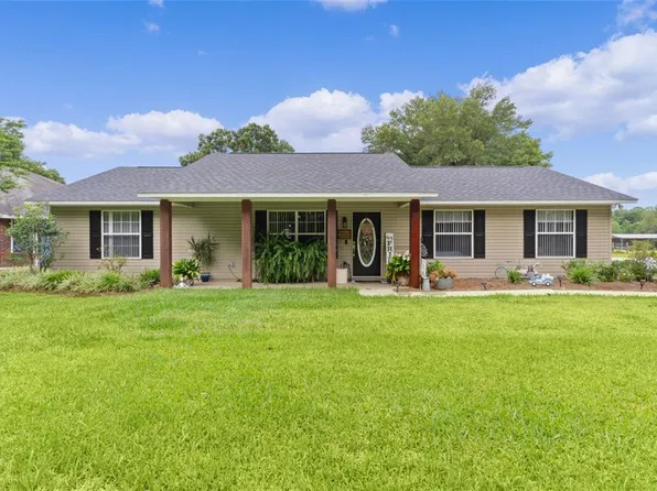 352 Carriage Ln, Lady Lake, FL 32159