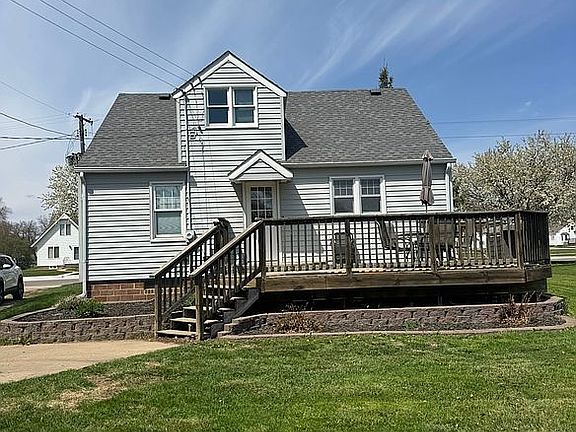 2nd image of 221 W Maple St