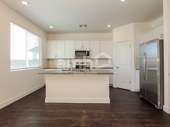 3rd image of 8959 N 171st Dr