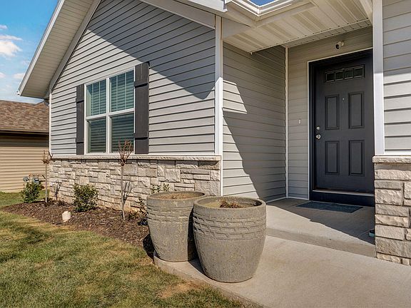 3rd image of 5601 W Pecan Street