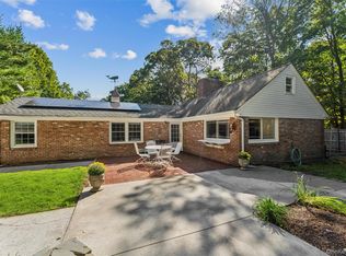 29 Squiretown Road #D, Hampton Bays, NY 11946