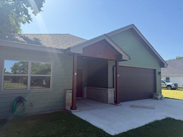 225 Scurry Ave