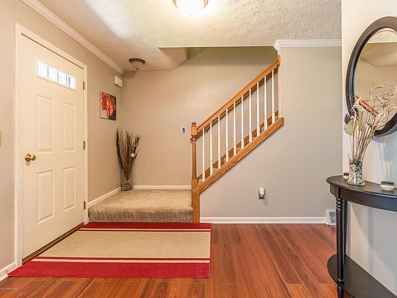 2nd image of 923 Deerwood Ln