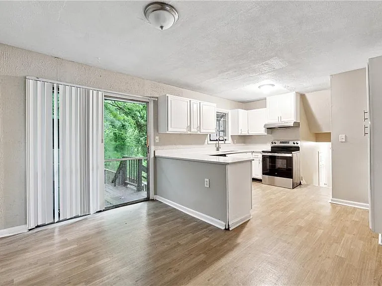 5786 Deerfield Trl — Photo 8