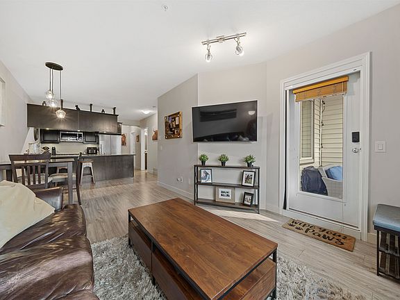 4th image of 11887 Burnett St #114