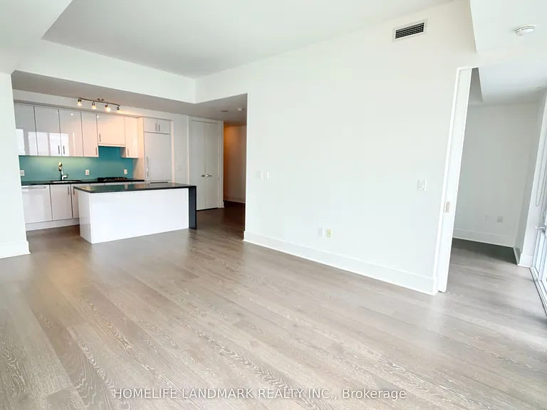 29 Queens Quay E #1026 — Photo 4