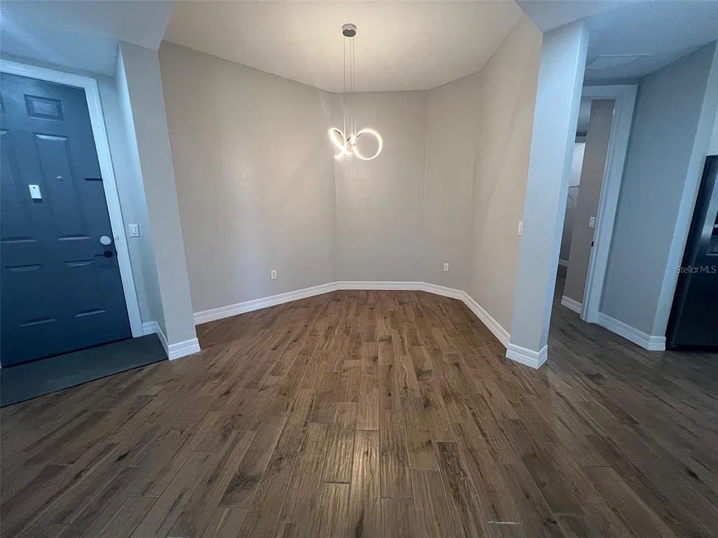 3 bed, 2.0 bath, 1915 sqft, $2,300 — Photo 4