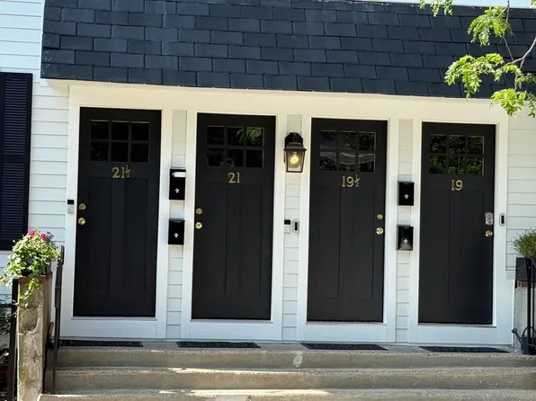 21 Durham St #21, Somerville, MA 02143