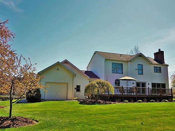 3rd image of 112 Deer Run Dr