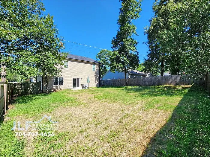 2520 Ashe Ave — Photo 27
