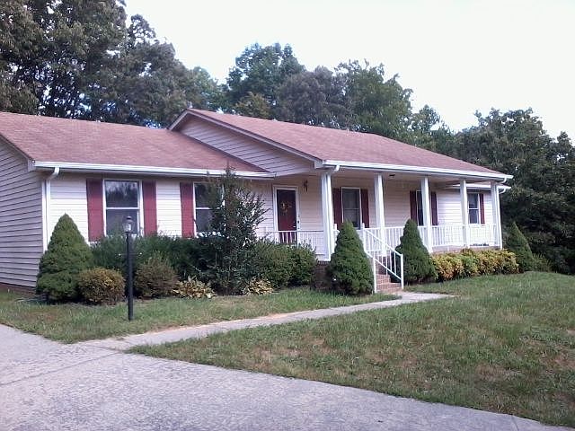 1st image of 85 Woodlake Cir