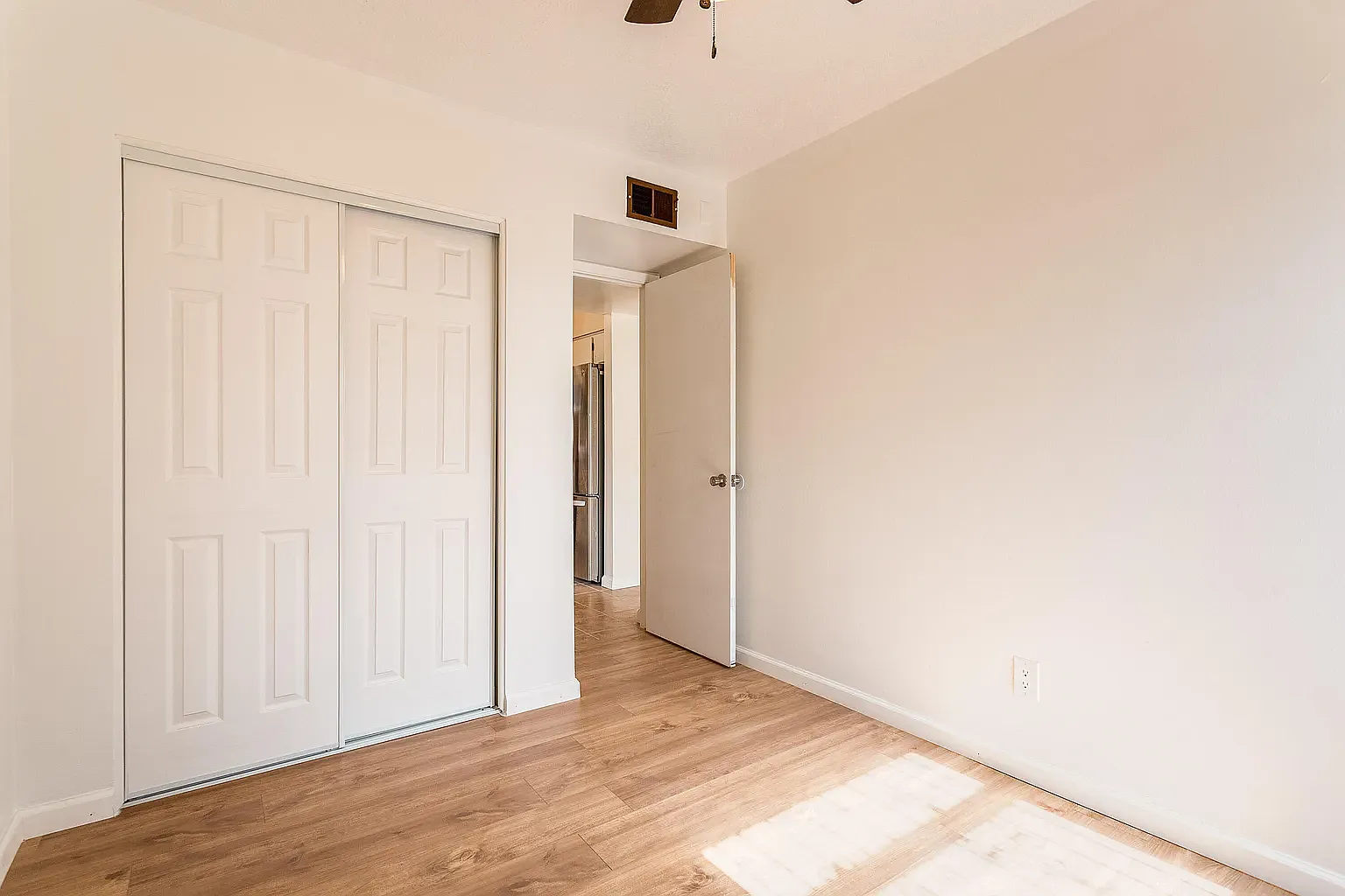3 bed, 958 sqft, $1,800 — Photo 3