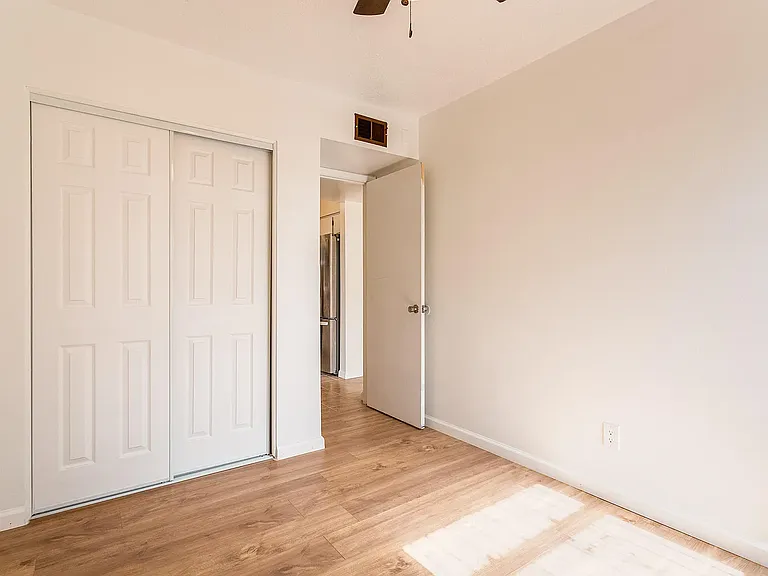 157 Sunset Pl SW — Photo 3