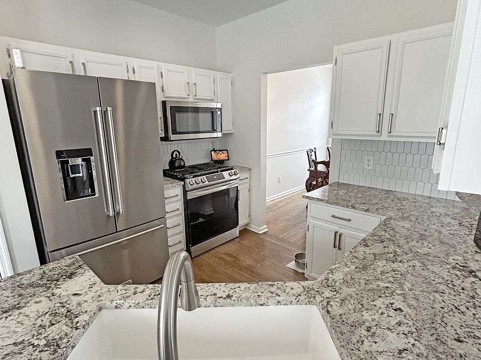 2nd image of 156 Clarendon Cir