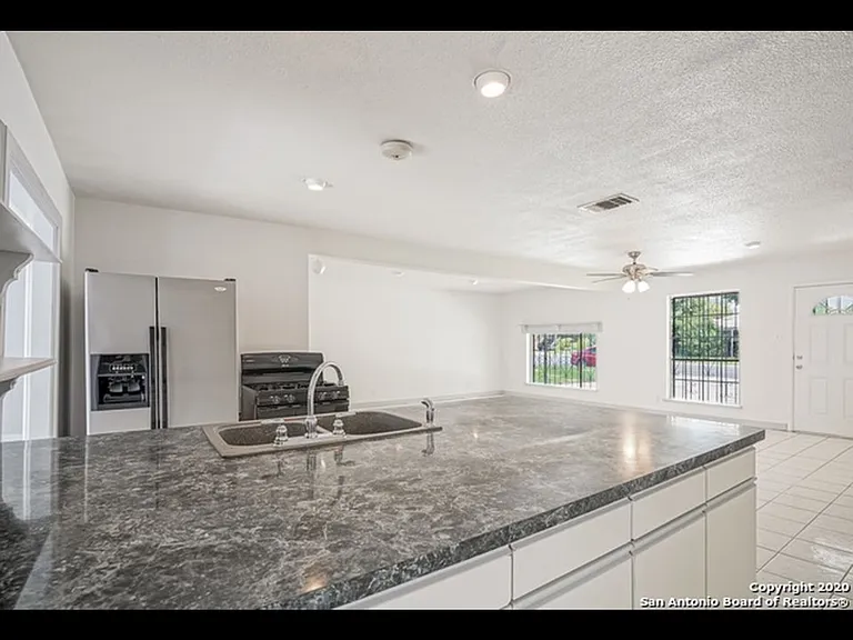 6715 Crosswell — Photo 7