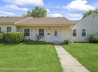 23 Plaza De Las Lobos UNIT E, Freehold, NJ 07728