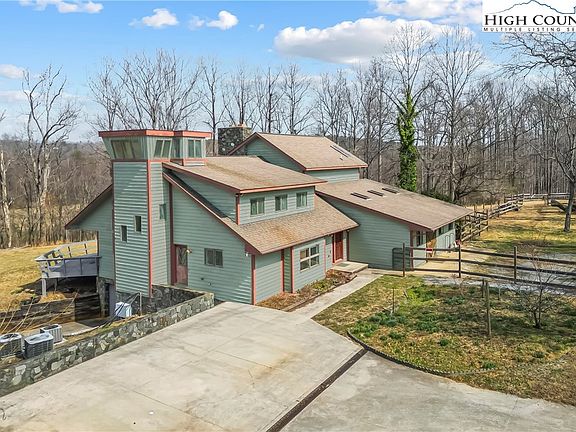 2nd image of 2590 Airport Road