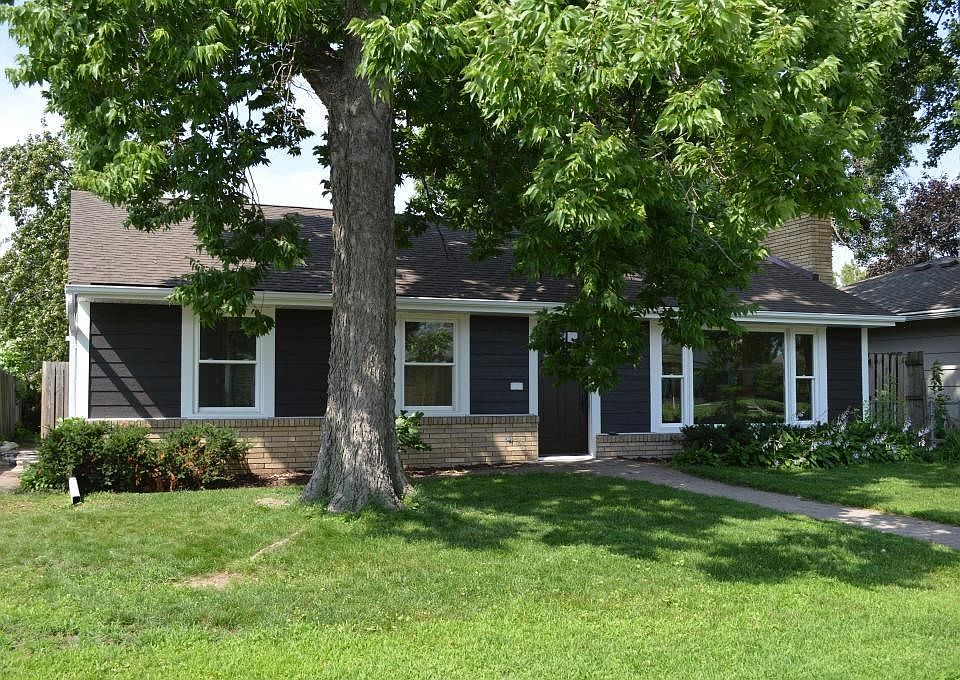 Gorgeous Curb Appeal!
