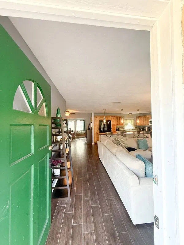 3 bed, 2.0 bath, 1702 sqft, $3,000 — Photo 1