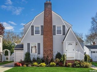 148 Bromleigh Rd, Garden City, NY 11530